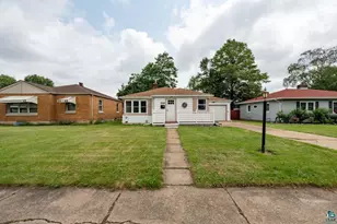 2434 9th Ave E, Hibbing, MN 55746 - Photo 1