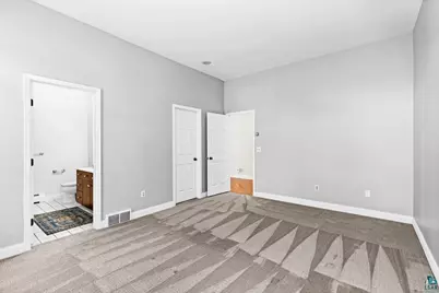 2906 W 15th St, Duluth, MN 55806 - Photo 45
