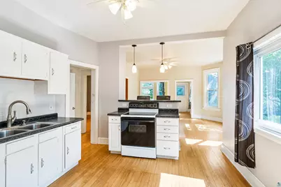 1323 W 1st St, Duluth, MN 55806 - Photo 9