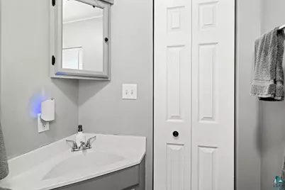 517 E 8th St, Duluth, MN 55805 - Photo 9