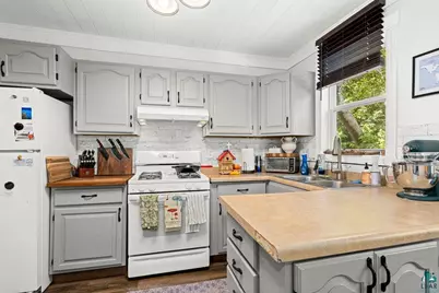 517 E 8th St, Duluth, MN 55805 - Photo 7