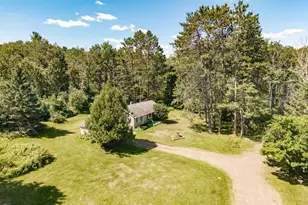 3915 Chambersburg Ave, Duluth, MN 55811 - Photo 1