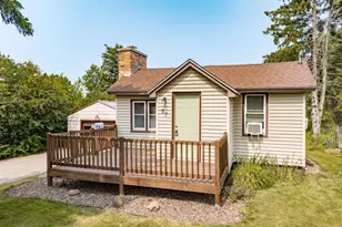57 W Chisholm St, Duluth, MN 55803 - Photo 1