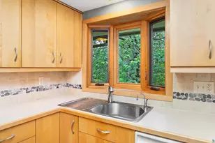 801 Rockview Ct, Duluth, MN 55804 - Photo 9