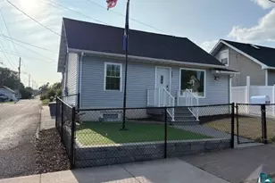 815 7th St, Two Harbors, MN 55616 - Photo 1