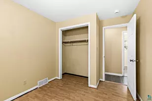 552 W Faribault St, Duluth, MN 55803 - Photo 29