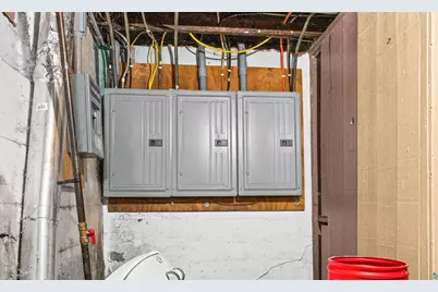 201 E McCuen St, Duluth, MN 55808 - Photo 9