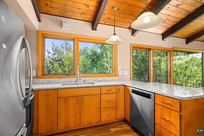 324 Howtz St, Duluth, MN 55811 - Photo 13