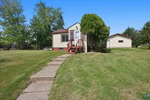 69 E Calvary Rd, Duluth, MN 55803 - Photo 1