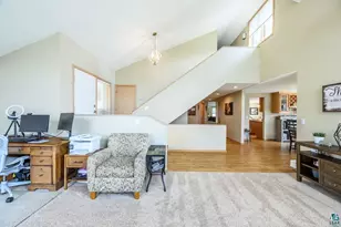 114 Highland Dr, Hibbing, MN 55746 - Photo 7