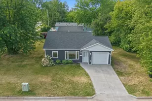 5729 Oakes Ave, Superior, WI 54880 - Photo 1