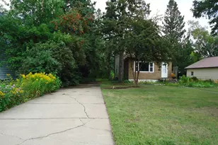 539 E 39th St, Hibbing, MN 55746 - Photo 25