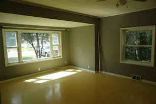 539 E 39th St, Hibbing, MN 55746 - Photo 5