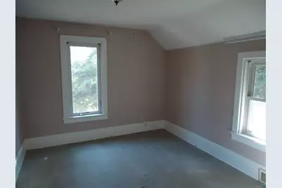 539 E 39th St, Hibbing, MN 55746 - Photo 13