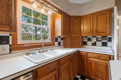 2337 E 8th St, Duluth, MN 55803 - Photo 17