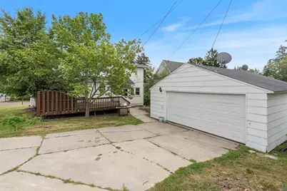 2337 E 8th St, Duluth, MN 55803 - Photo 3