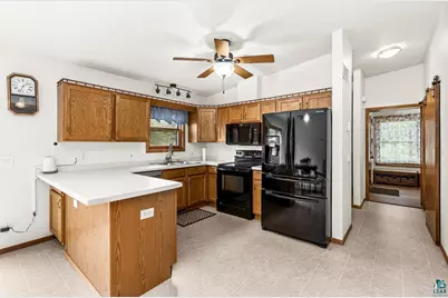 102 E Gary St, Duluth, MN 55808 - Photo 11