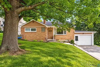 326 Stroll Ave, Duluth, MN 55811 - Photo 1