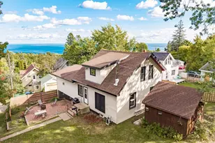 1502 E Skyline Pkwy, Duluth, MN 55805 - Photo 1