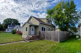112 W 3rd Ave N, Aurora, MN 55705 - Photo 1