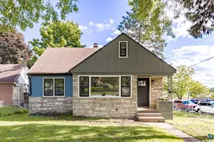 6002 Tioga St, Duluth, MN 55804 - Photo 1