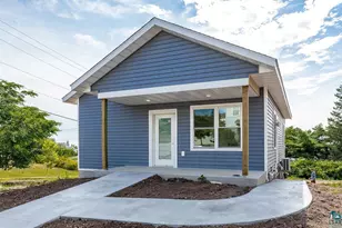 4 W 11th St, Duluth, MN 55806 - Photo 1