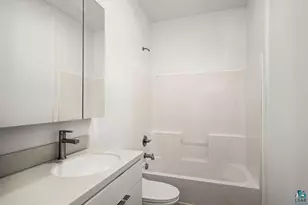 8 W 11th St, Duluth, MN 55806 - Photo 11