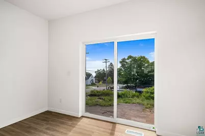 8 W 11th St, Duluth, MN 55806 - Photo 7