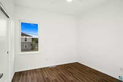 8 W 11th St, Duluth, MN 55806 - Photo 9