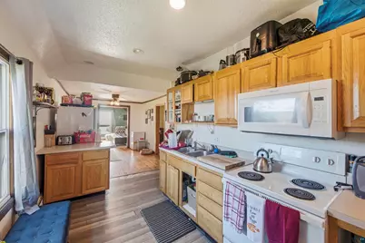 725 W 2nd St, Duluth, MN 55806 - Photo 11