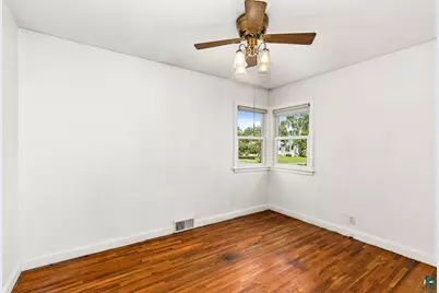 5216 Wyoming St, Duluth, MN 55804 - Photo 9