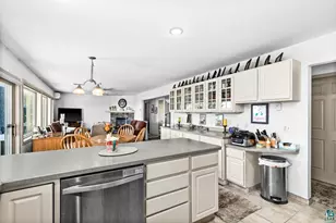 1424 E Skyline Pkwy, Duluth, MN 55802 - Photo 3