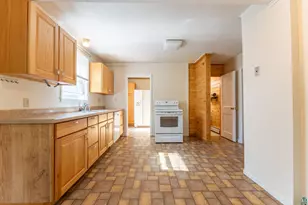 212 S 8th St, Virginia, MN 55792 - Photo 11