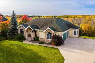 416 Hastings Dr, Duluth, MN 55803 - Photo 1