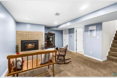 3810 E 4th St, Duluth, MN 55804 - Photo 27