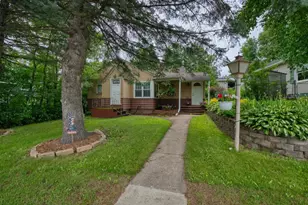 818 Douglas Ave, Eveleth, MN 55734 - Photo 1