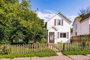 608 E 10th St, Duluth, MN 55805 - Photo 1