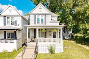 407 E 6th St, Duluth, MN 55805 - Photo 1