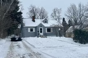 110 E Chisholm St, Duluth, MN 55803 - Photo 1