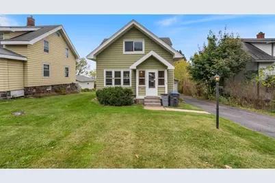 718 W Skyline Pkwy, Duluth, MN 55806 - Photo 1