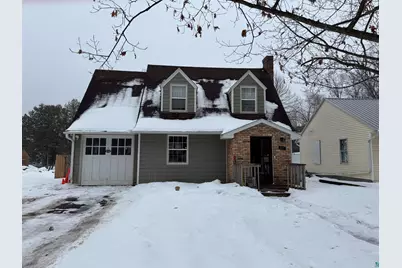 210 N Court Ave, Sandstone, MN 55072 - Photo 1