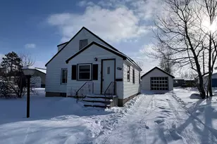 511 3rd St NE, Chisholm, MN 55719 - Photo 1