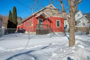 1117 Lincoln Ave, Eveleth, MN 55705 - Photo 1