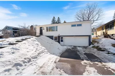 2233 Woodland Ave, Duluth, MN 55803 - Photo 1