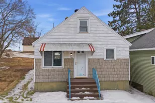 726 Summitt St, Eveleth, MN 55734 - Photo 1