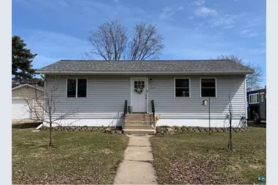 3524 1st Ave E, Hibbing, MN 55746 - Photo 1