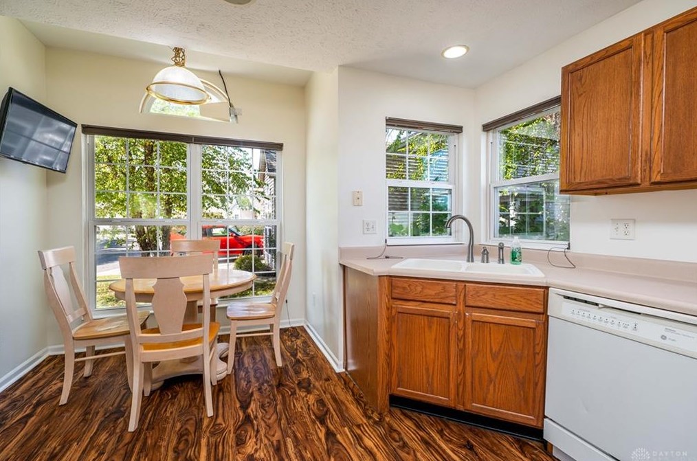 7141 Brookmeadow Dr, Dayton OH 45459-5181 exterior