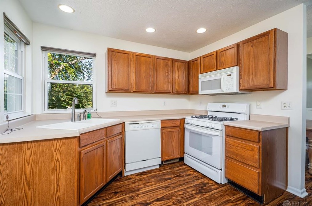 7141 Brookmeadow Dr, Dayton OH 45459-5181 exterior