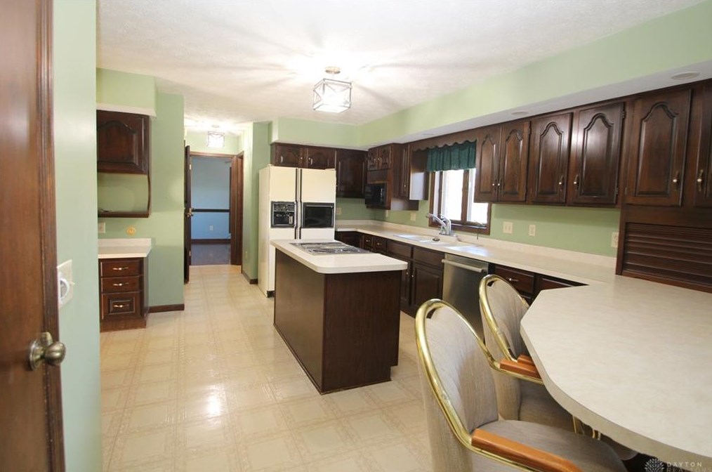2662 Quail Ridge Dr, New Carlisle OH  45344-9143 exterior