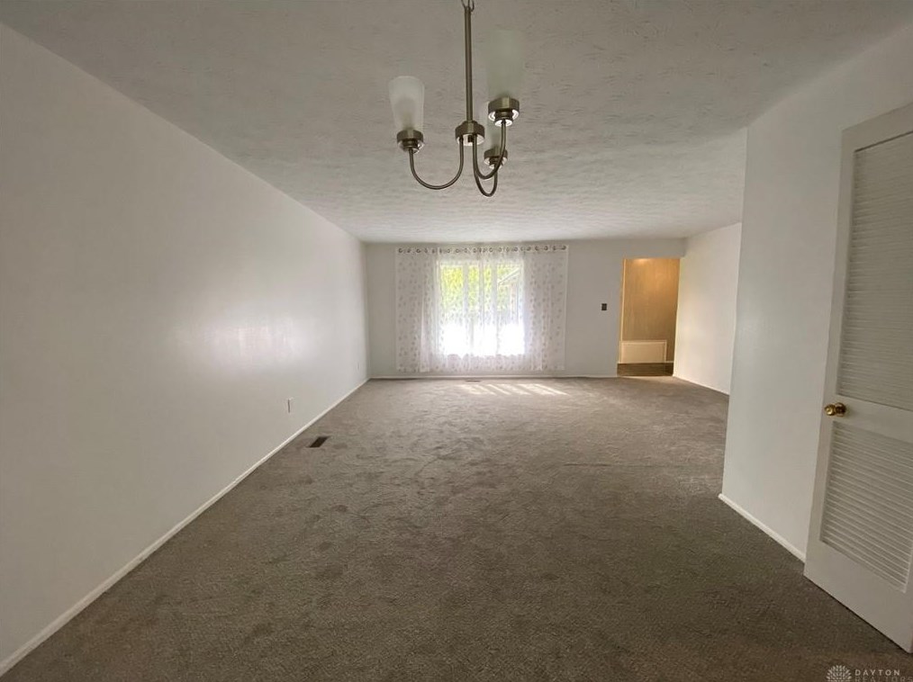 610 Liscum Dr, Dayton OH  45417-8805 exterior